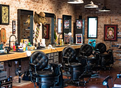Barber salon - the 6-point standard. Our six point standard service includes a precision haircut, relaxing shampoo, cooling conditioner, a soothing hot towel facial, eyebrows and mustache trim and finish up with an old fashioned shoulder massage. Each service will leave you looking great. But if you want more we won’t leave you hanging. 